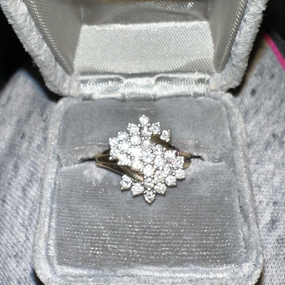 10k yellow gold natural diamond ring - Picture 5 of 14